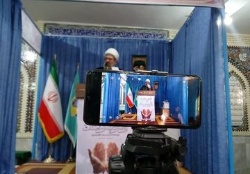 نماز جمعه این هفته شهرستان بن با حضور دانش‌آموزان  مدرسه سلیمانی