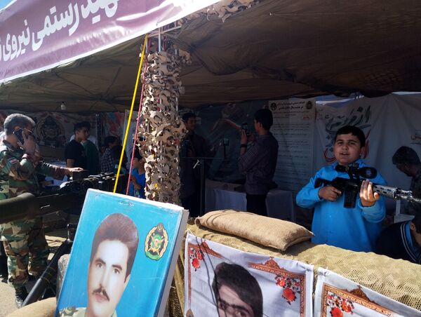 بازدید دانش‌آموزان از نمایشگاه اقتدار شیراز