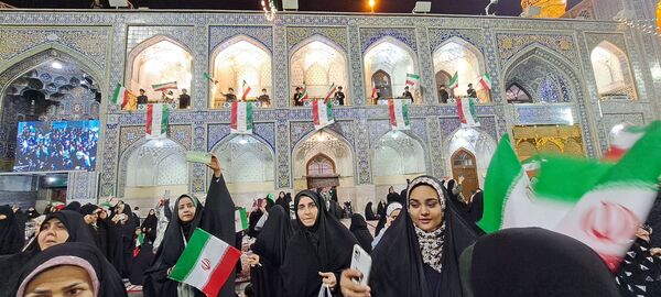 طنین گلبانگ انقلاب صحن انقلاب حرم مطهر  امام رضا (ع)