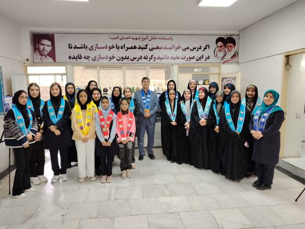 دیدار دانش‌آموزان پیشتاز با مدیر سازمان دانش‌آموزی خراسان رضوی