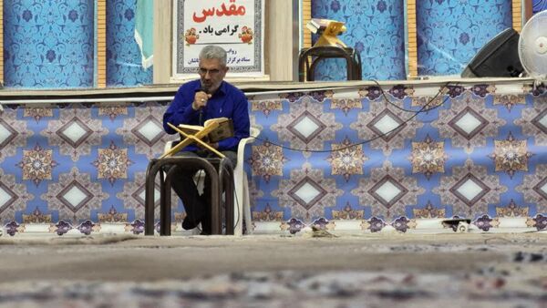 سخنرانی معاون مدیرکل و مدیر آموزش و پرورش کاشان در نماز جمعه و برگزاری میز خدمت در مصلی