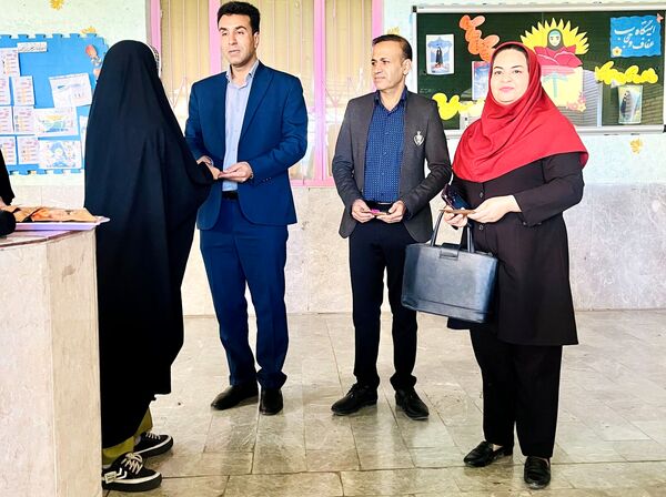 تجلیل از دانش‌آموزان محجبه 