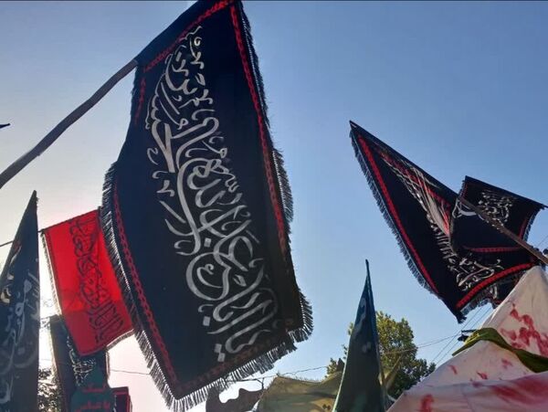 اجتماع عظیم عاشقان حسینی در مراسم خیمه سوزان