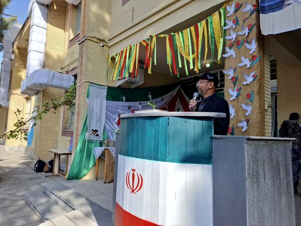 زنگ مهر در دبیرستان شاهد تقوا پیشگان ناحیه ۴ مشهد نواخته شد