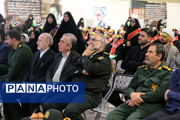 رونمایی کتاب «از مدرسه تا سنگر» در قم