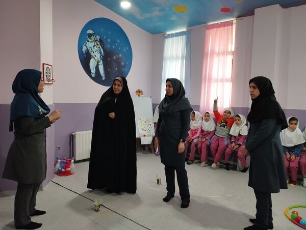 افتتاح اتاق بازی و یادگیری در دبستان دخترانه پیامبر اعظم و موعود شهرستان ملارد