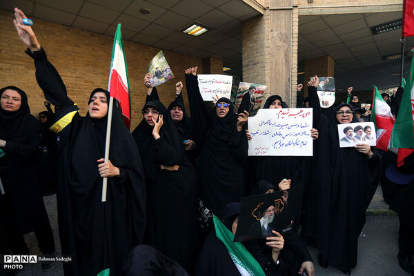 آیین وداع فرهنگیان و دانش‌آموزان شهر تهران با رهبر شهید انقلاب اسلامی