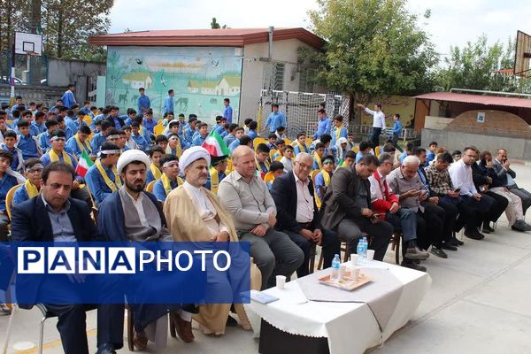 جشن عاطفه‌ها جشن همدلی دانش آموزان با دیگر کودکان نیازمند