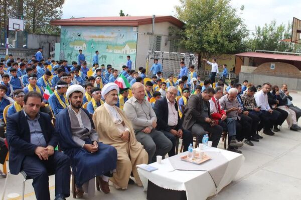 جشن عاطفه‌ها جشن همدلی دانش آموزان با دیگر کودکان نیازمند