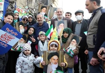 مردم ایران نشان دادند که همچنان قدرتمندانه پای انقلاب ایستاده‌اند 