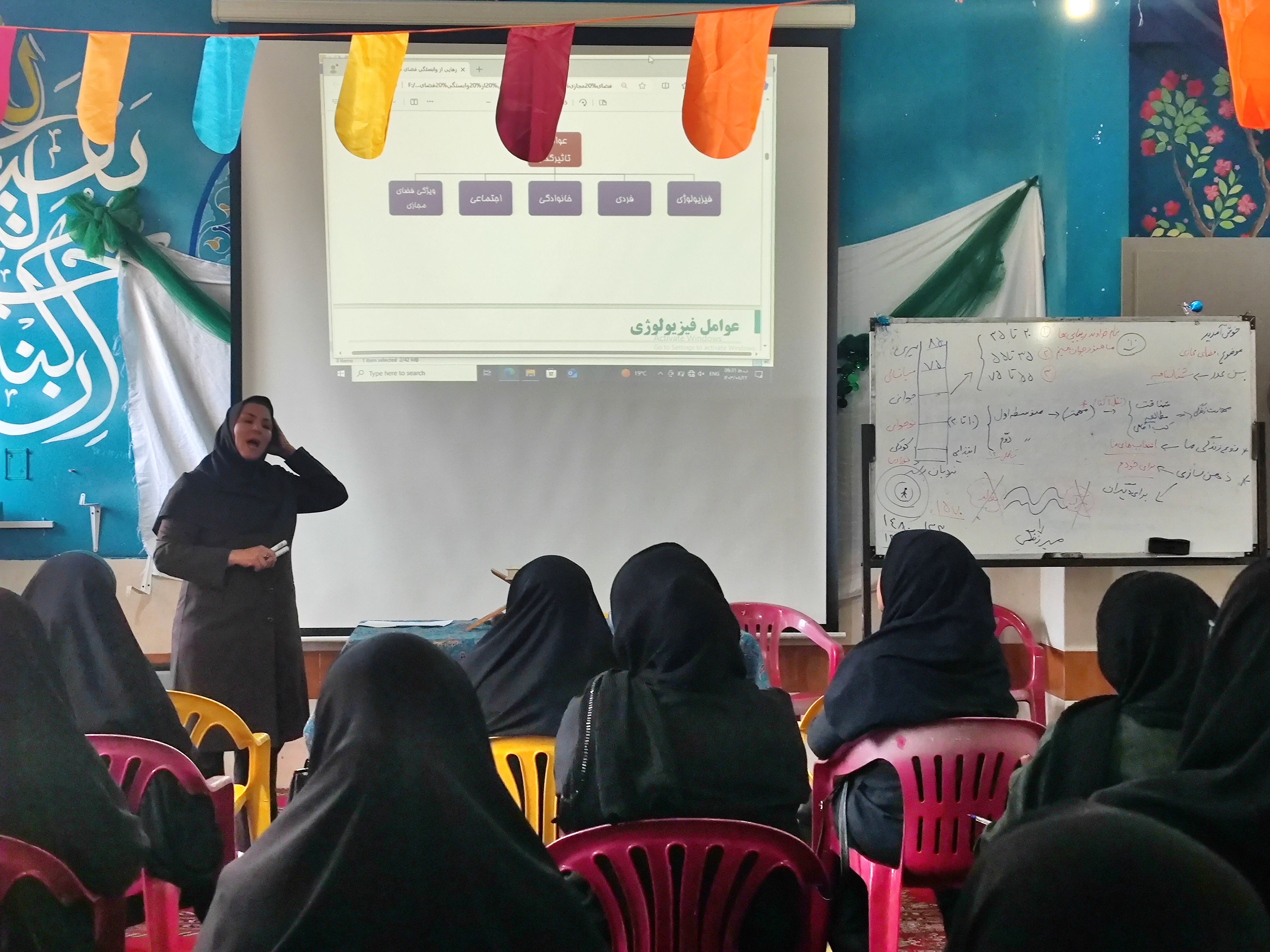 برگزاری جلسه آموزش خانواده در دبیرستان شاهد شهید قاسم سلیمانی