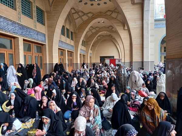 استقبال باشکوه و تعجیل مردم جهت برپایی نماز عید سعید فطر