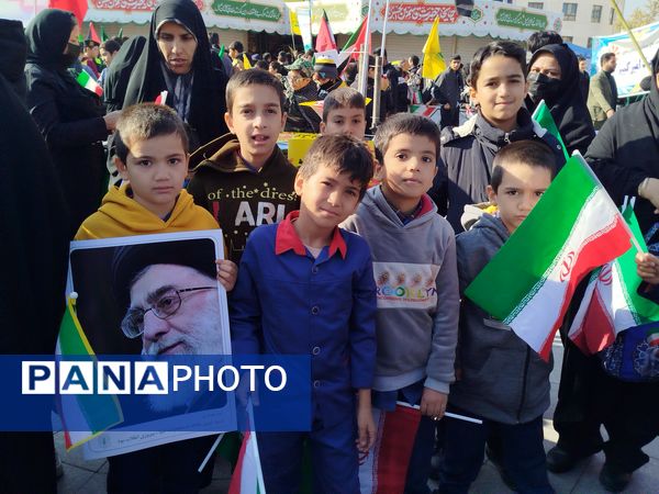 خروش ۱۳ آبان در مشهد؛ دانش‌آموزان، نماد ایستادگی