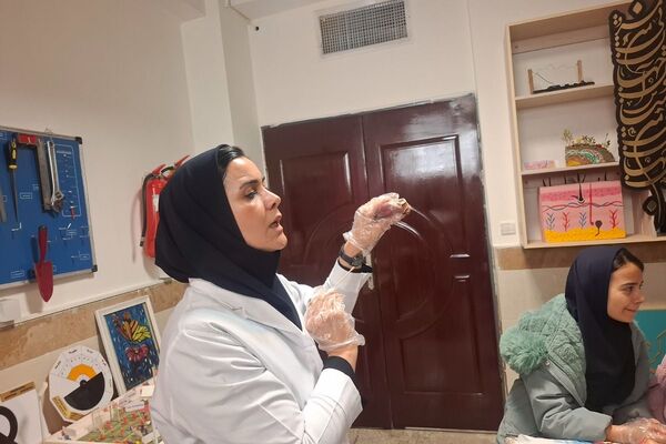 کارگاه تشریح قلب برای دانش آموزان فرزانگان شهرستان ملارد