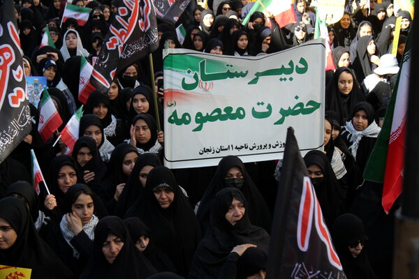حضور پرشور دانش آموزان زنجانی در راهپیمایی ۱۳ آبان