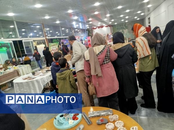 اختتامیه نمایشگاه نوروزی ارغوان در فاروج