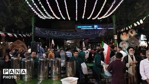 چایخانه فاطمه الزهرا برای هفتاد و هفتمین شب میزبان مردم 