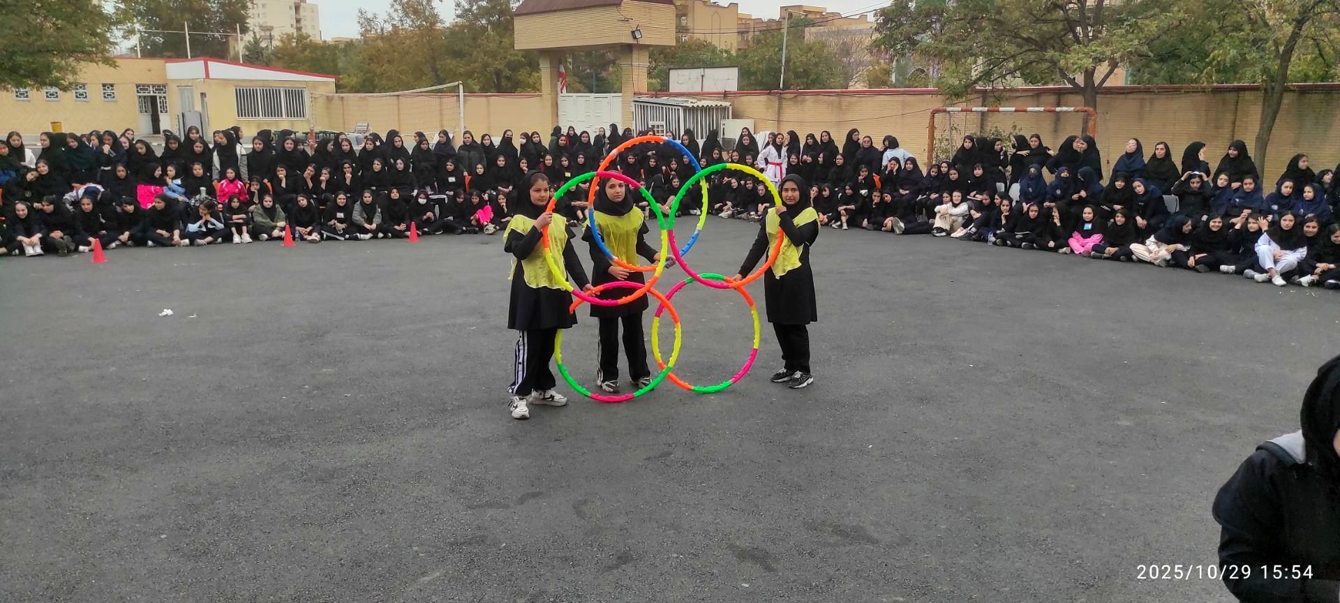 زنگ ورزش در دبیرستان نسیبه با حال و هوای المپیادی