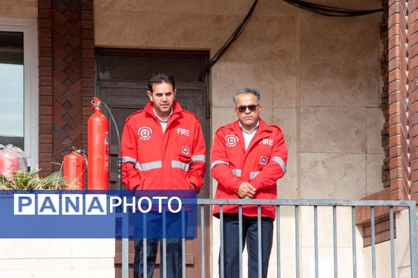 جلسه آموزشی ایمنی و اطفا حریق در مدرسه فرزندان میهن اسلامشهر