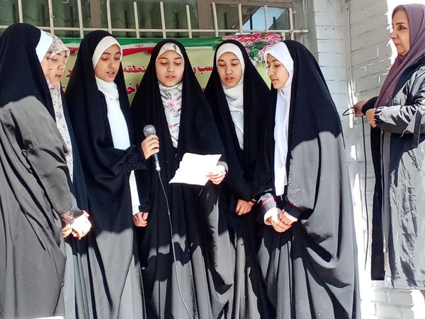 اجرای دعای ربنا و حضور مبلغین به مناسبت ماه مبارک رمضان در دبیرستان توحید یک