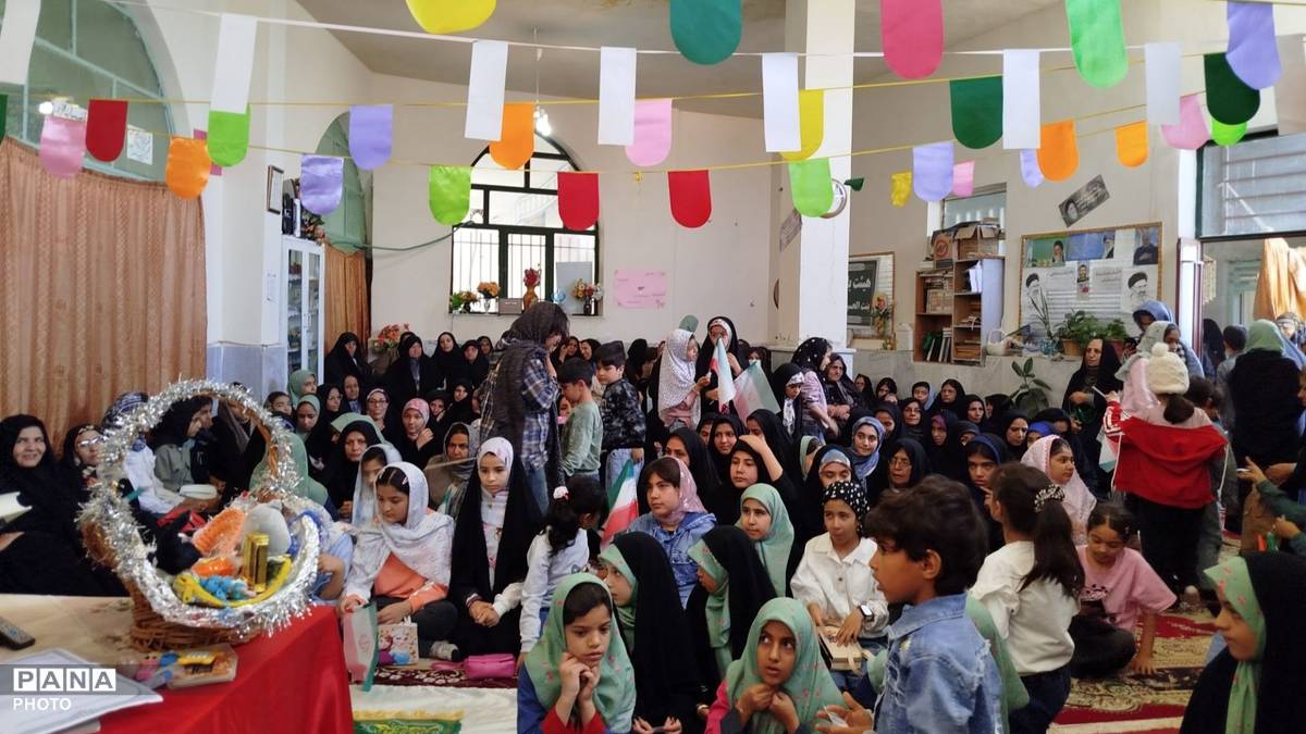 حضور پرشور بانوان و کودکان دهه نودی در مراسم یادبود شهدای مینابی 
