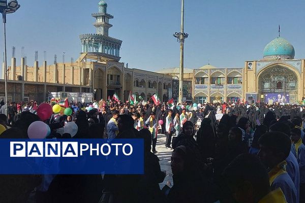 پیشوا یکپارچه علیه استکبار؛ 