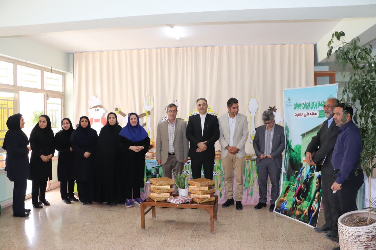 جشنواره غذای سالم در دبستان دخترانه سما شهرستان شیروان