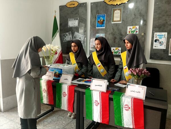 بیست و هشتمین انتخابات شورای دانش‌آموزی در دبیرستان فرزانگاه ۵ ناحیه سه