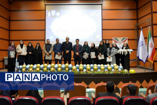 آیین تجلیل از برگزیدگان حوزه مشاوره و پیشگیری از آسیب‌های اجتماعی بهارستان‌دو