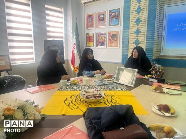 جلسه  هم اندیشی کارشناس مسولان فرهنگی وهنری استان خراسان رضوی