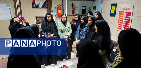 قدردانی دانش‌آموزان از پرستاران در روز پرستار