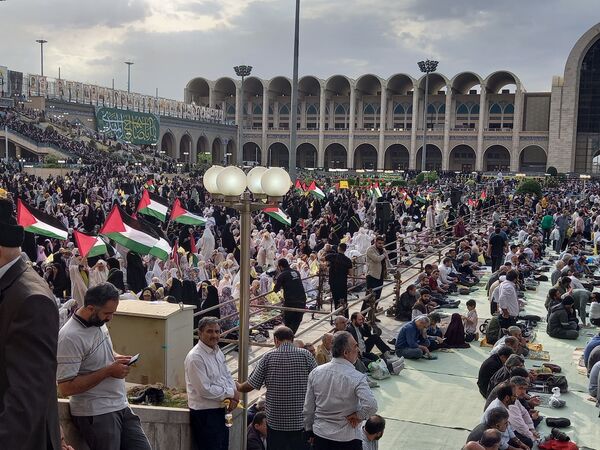 استقبال باشکوه و تعجیل مردم جهت برپایی نماز عید سعید فطر
