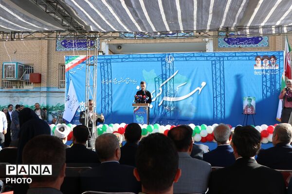 «مهر کریمانه» با حضور وزیر آموزش و پرورش در دبستان پروین اعتصامی بهارستان‌دو