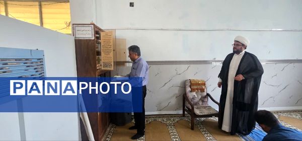 غبارروبی نمازخانه‌های مدارس قشم در آستانه سال تحصیلی جدید