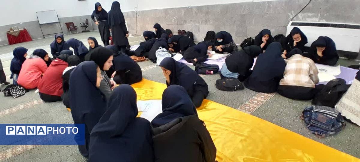 نقاشی همگانی در آخرین روز های سال 1403 در دبیرستان دخترانه معلم