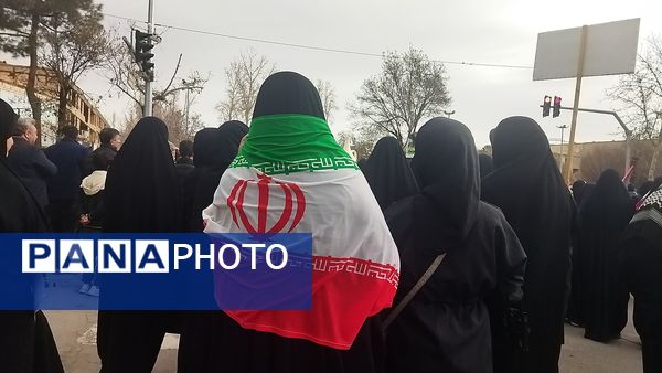 حضور افشار مختلف مردم نیشابور در راهپیمایی ۲۲ بهمن 