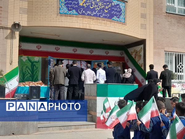  جشن شکوفه ها در دبستان شهید محمدی شهر نسر 