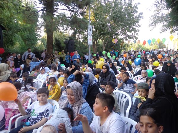 جلوه‌هایی از «جشن بادبادک‌ها» در بوستان علوی قم