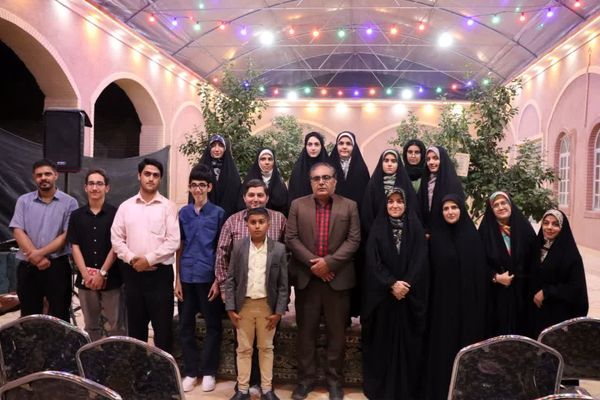 «محفل شهریور شعر» با حضور دانش‌آموزان یزدی