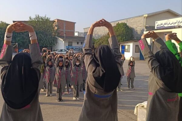 گرامیداشت هفته پدافند غیرعامل در دبیرستان فرزانگان قائمشهر