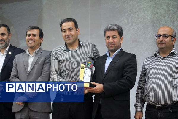 تجلیل از برگزیدگان دبیرستان شهید بهشتی شهرستان بوشهر (1)