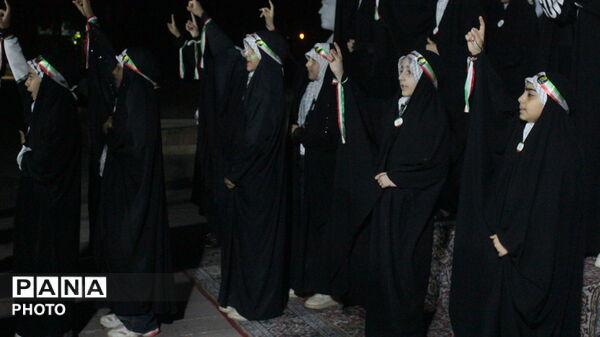 حضور نوجوانان در شب بارانی کرمان