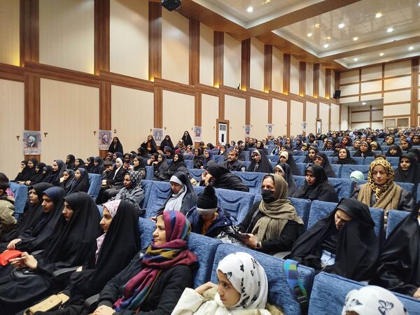 تجلیل از برترین‌های مسابقات قرآن و عترت در بروجرد