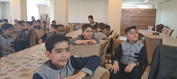 جشن فارغ‌التحصیلی کلاس ششمی‌های مدرسه معلم دوره دوم آشخانه 