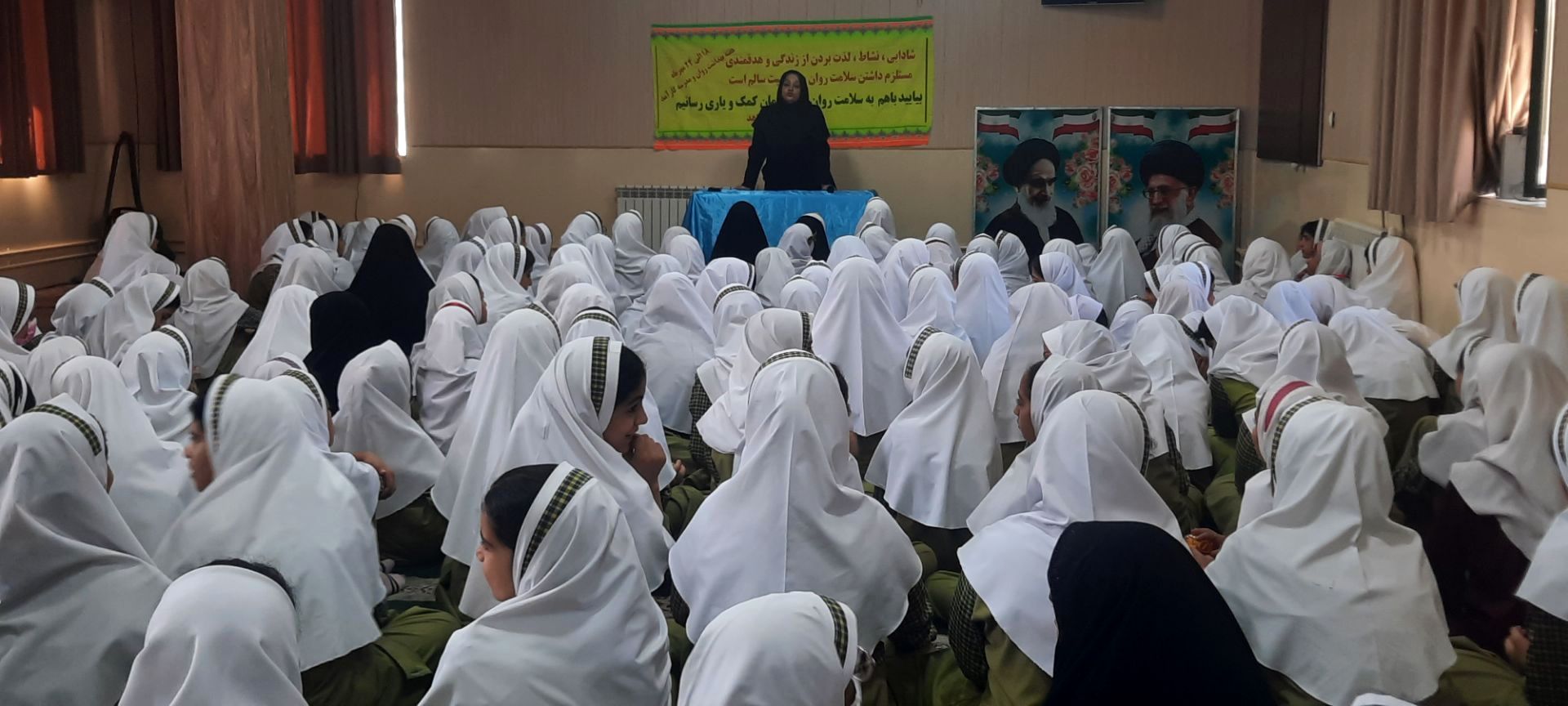 گفت‌وگوی صمیمی درباره آرامش ذهنی در مدرسه حضرت معصومه(س) شاهد