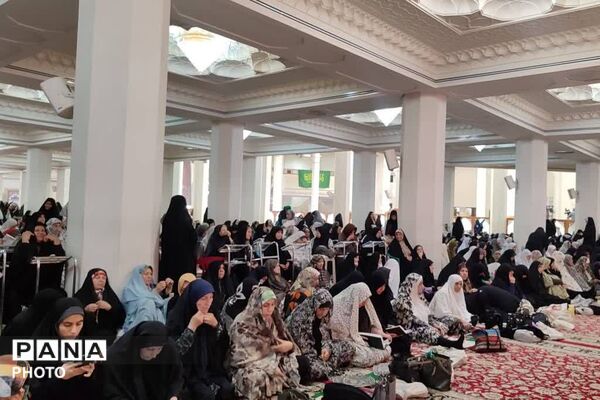 اجتماع فرهنگیان در آستانه بازگشایی مدارس در نماز جمعه شیراز