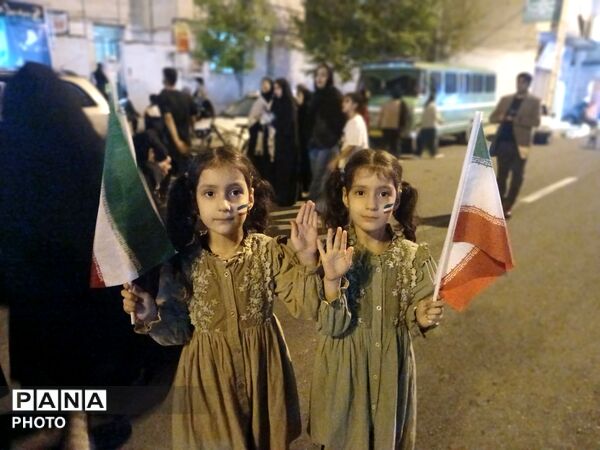 حماسه حضور دانش‌آموزان و فرهنگیان کردکوی در شب اربعین قائد امت