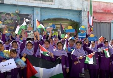ساخت قلک و‌جمع‌آوری پول توسط دانش‌آموزان مدرسه عترت برازجان