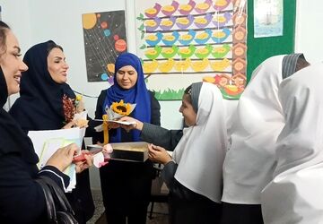 دستان کوچک، قلب‌های بزرگ