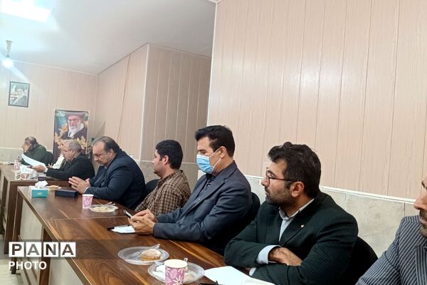 هم‌اندیشی مدیران مدارس بخش رودهن با محوریت بررسی مسائل آموزشی